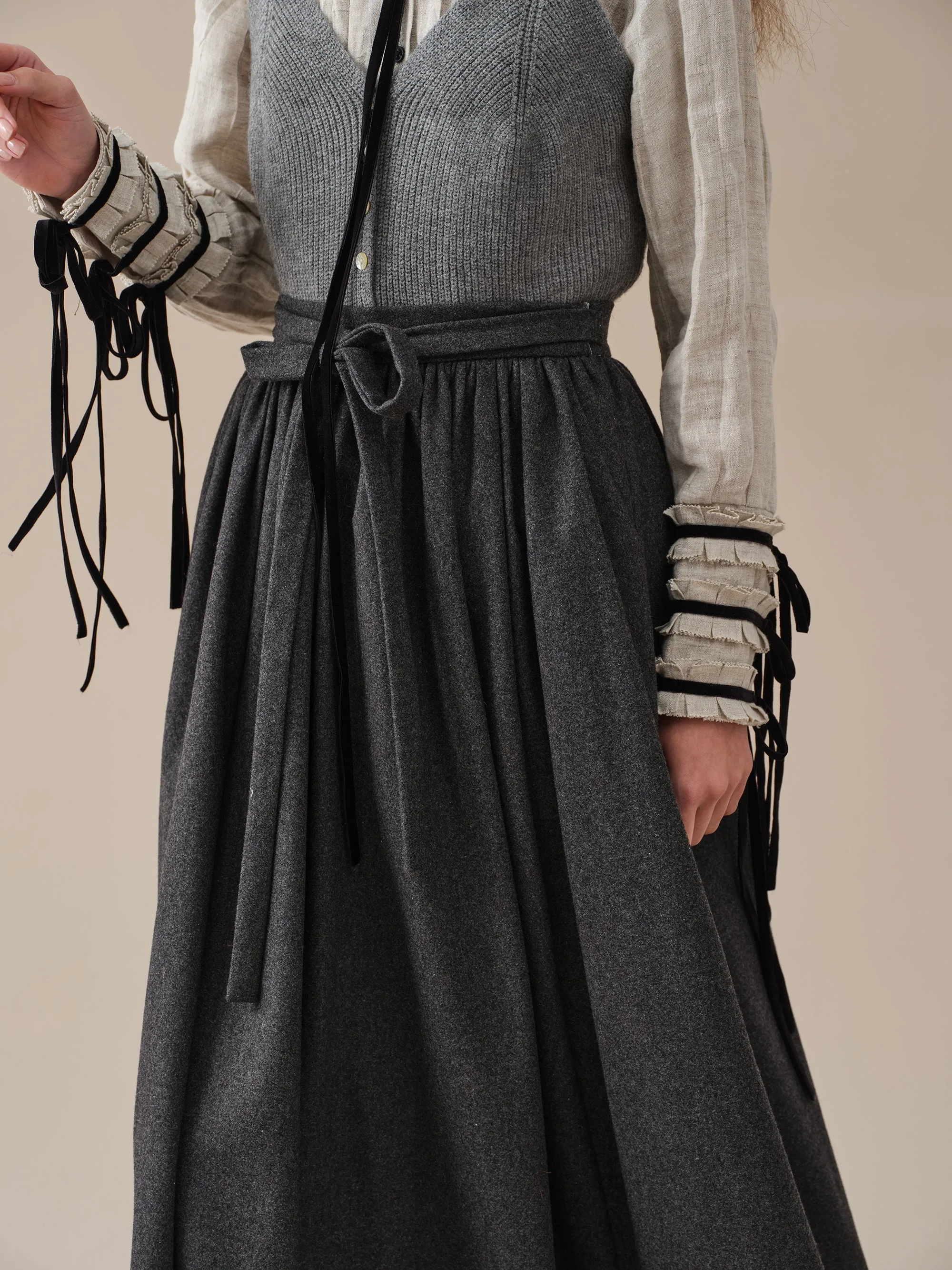 Beth 13 |tied wool skirt