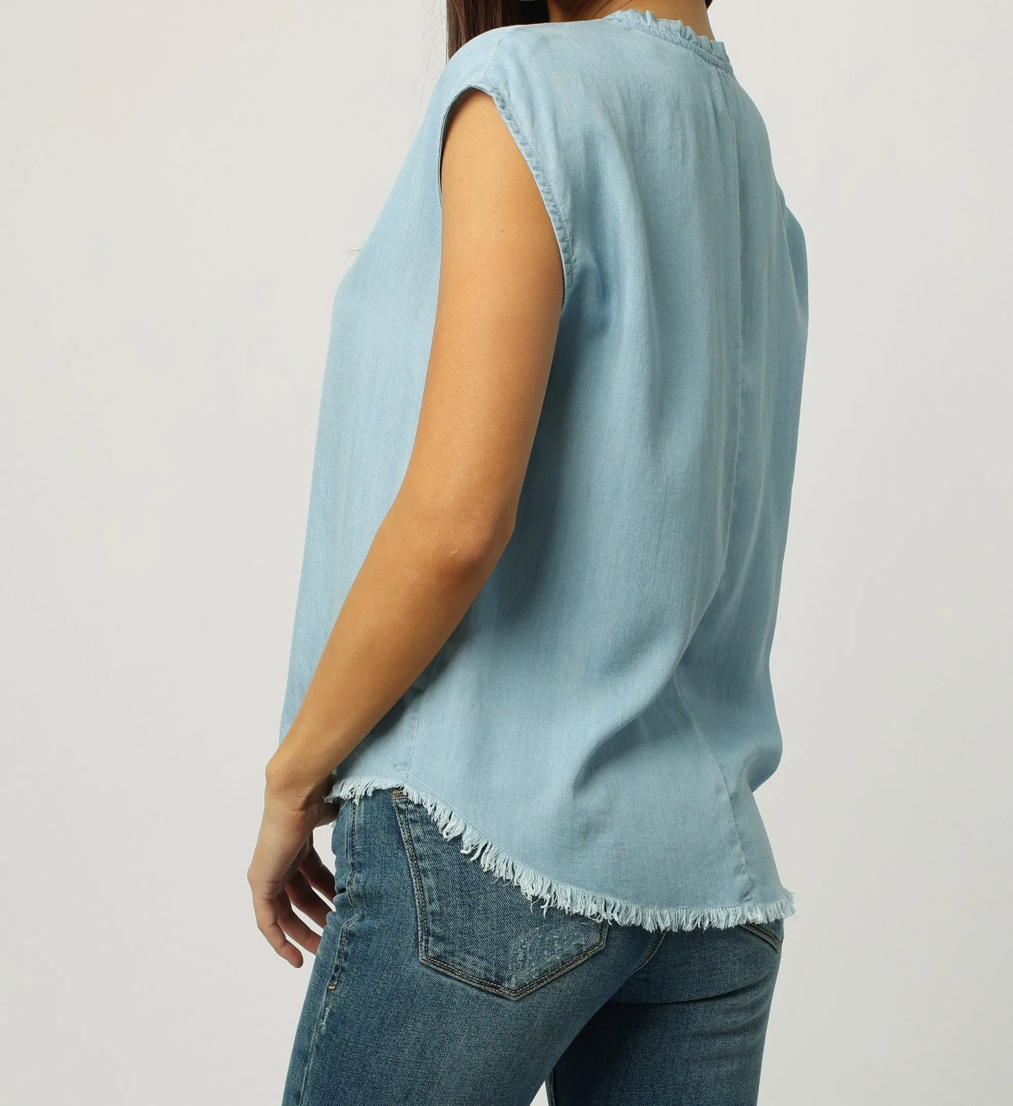 YANIS SLEEVELESS TOP AIRY BLUE